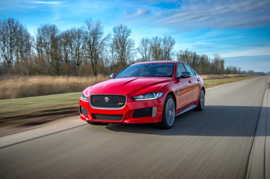  Jaguar XE 300 Sport 2018 года  (WW) (фото 2 из 24)